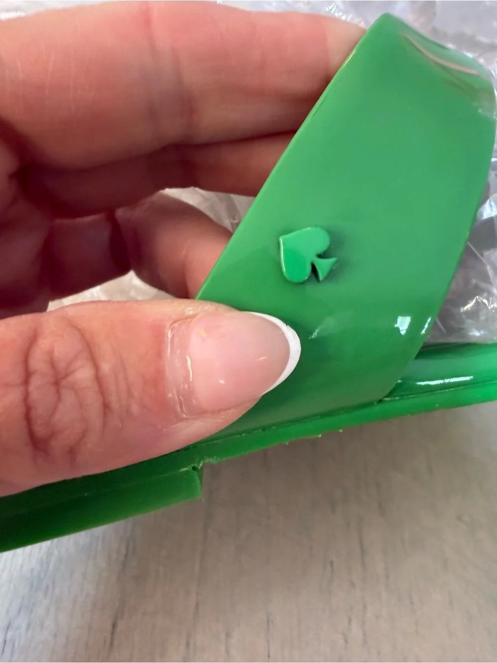 kate spade glossy green chain-detail thong sandals